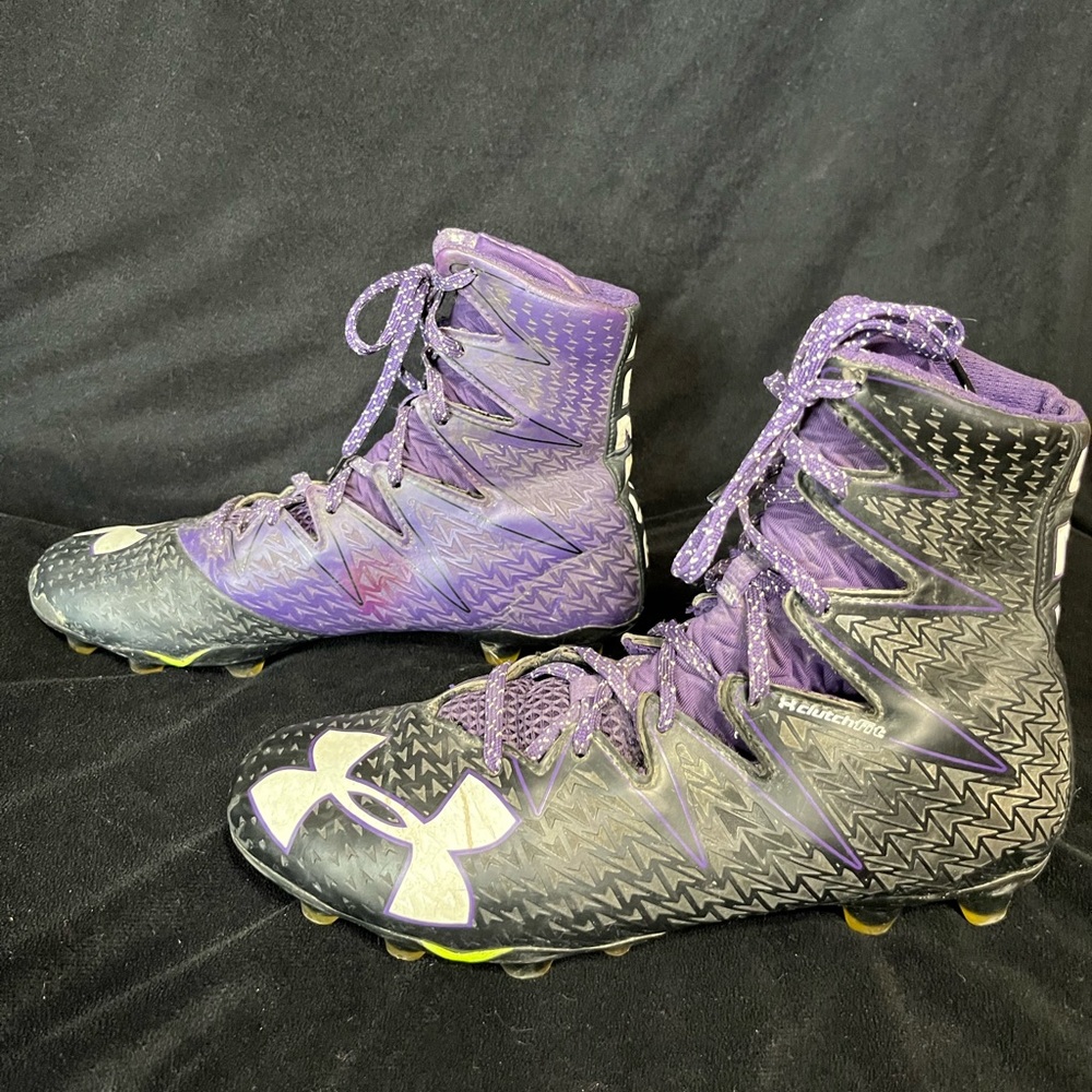 Used Mens Under Armour Clutchfit Highlight football cleats. Size 9.